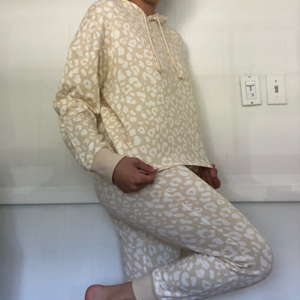 Forever 21 Cheetah Print Sweatshirt